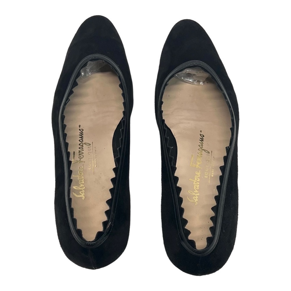 Salvatore Ferragamo Frania 40 Black Suede Leather Scallop Pumps Womens 7 AAA - Picture 10 of 16